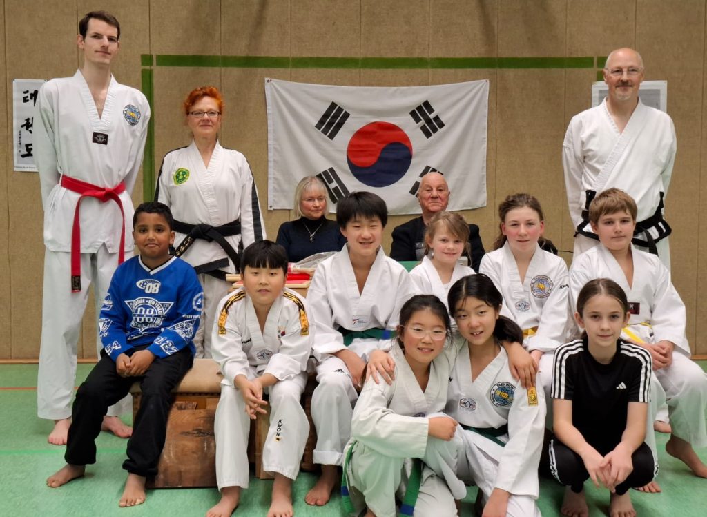 Gruppenbild der Vorführung vom Dezember 2025