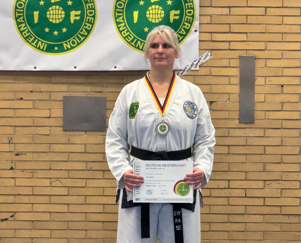 Elke: 3. Platz auf Siegerpodest