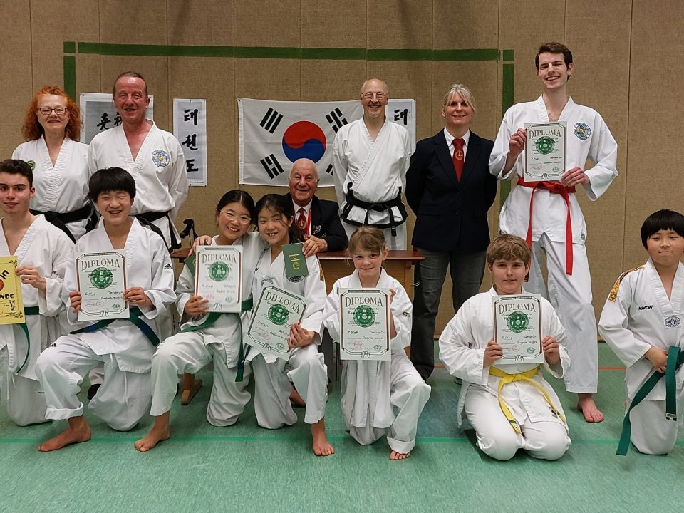Gruppenbild von Taekwon-Do-Prüfung März 2026